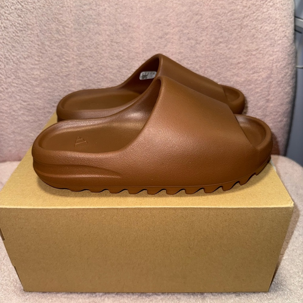 Adidas Yeezy Slide in Rich Brown